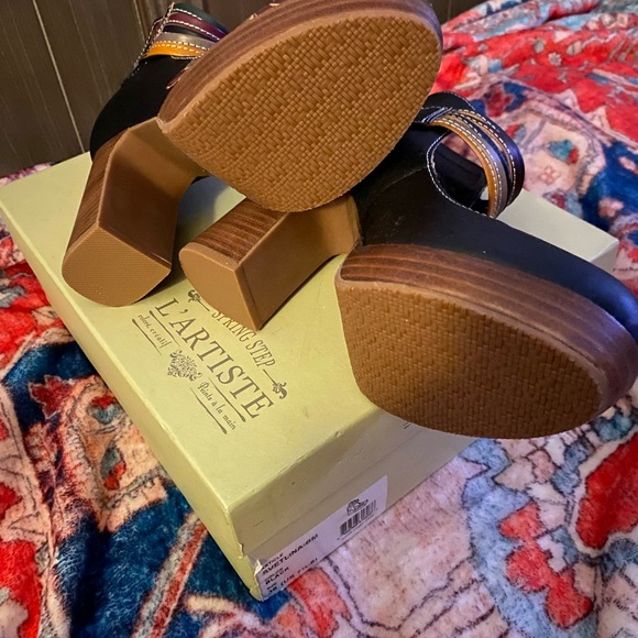 Never been worn.. I purchased them for a costume party that I didn’t attend.. - Picture 4 of 6